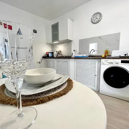 Modern Minimalist With Essential Comfort Funchal (Madeira)